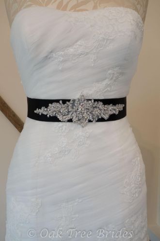  Essense of Australia - Black